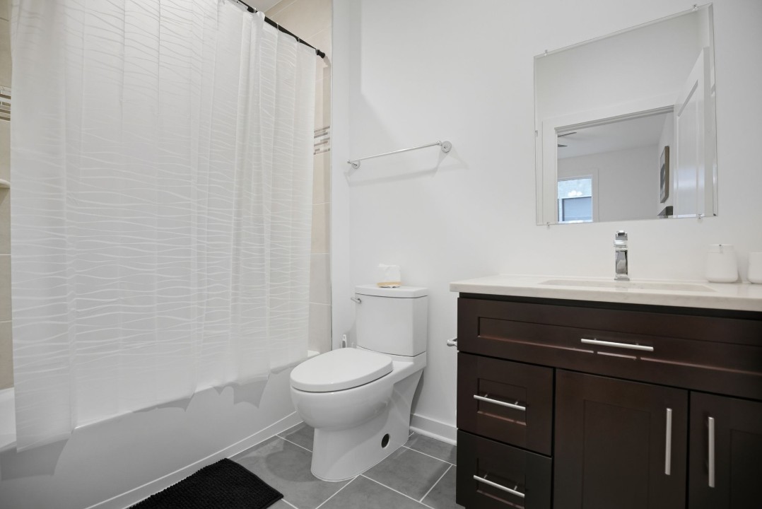 Fairmount Square 1528- 2H · Unit 1/1
