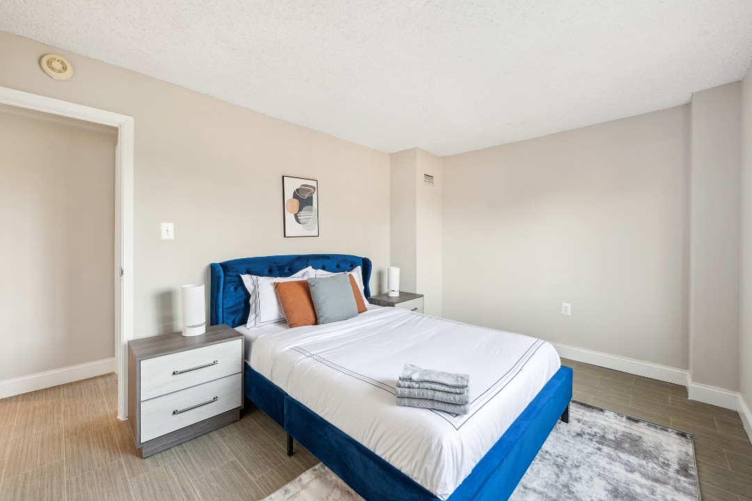 2 Bedrooms · Signature layout