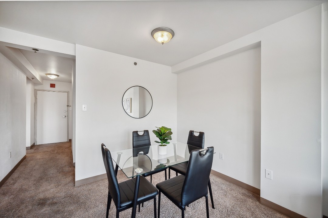 Pa Place 1111, 1br