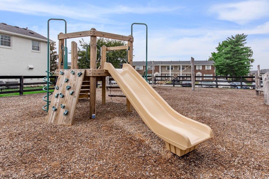 Brentwood Hills, A2 - · Unit 1/1