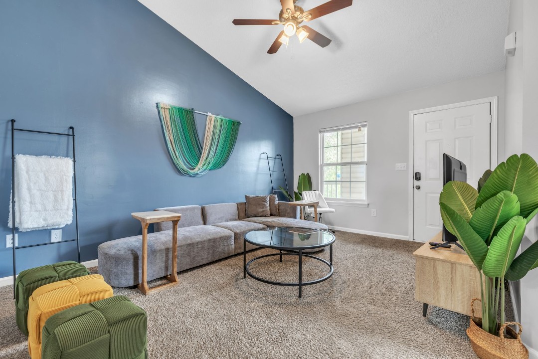 2 Bedrooms · Signature layout