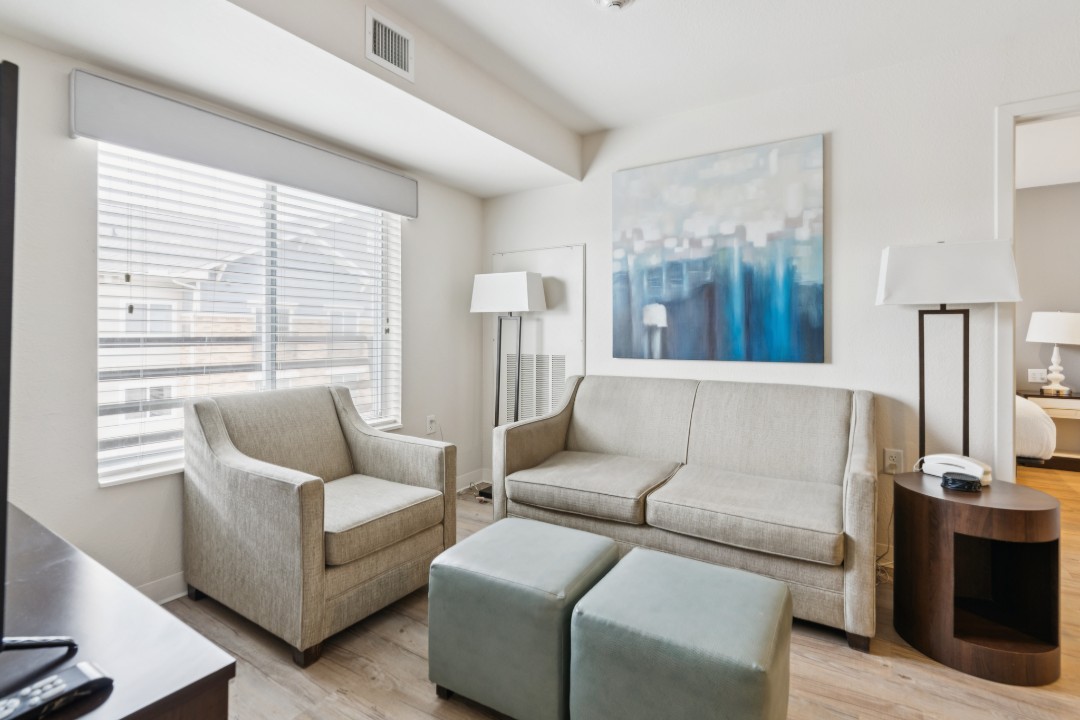 Simplicity At the Rim · Unit 1401 2/2