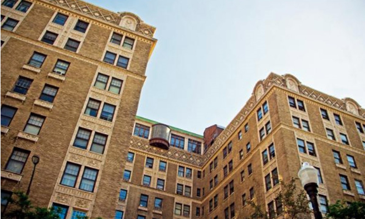 on East, 636- · Unit 111  1/1