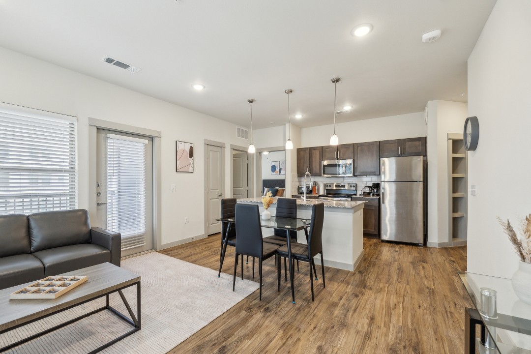 Chisholm Trace · Unit 827 2/2