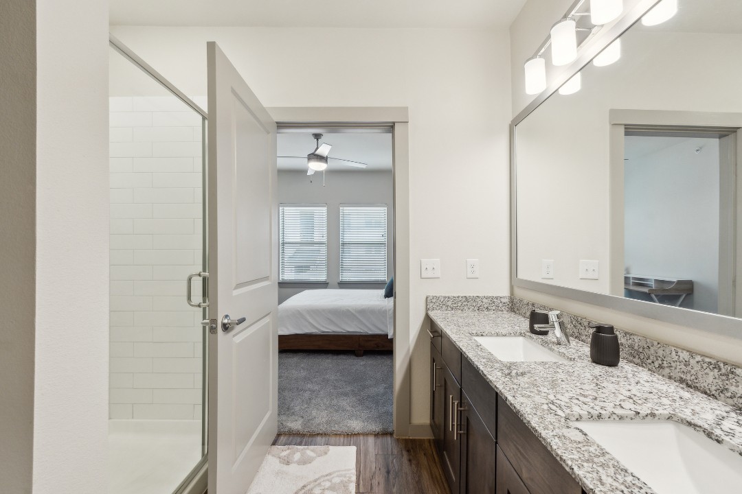 Chisholm Trace · Unit 827 2/2