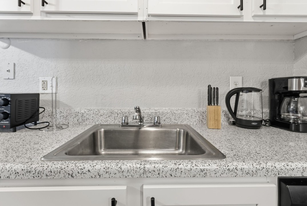 Hillcrest 8306C · Unit 1/1