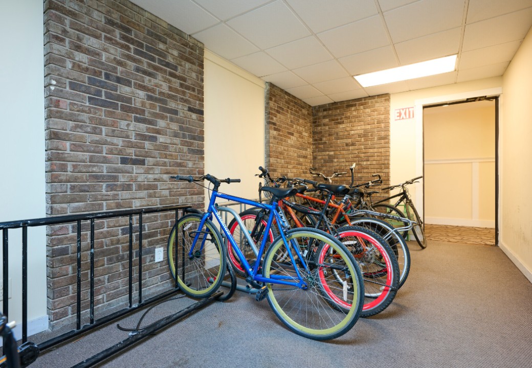 on East, 419- · Unit 111  1/1