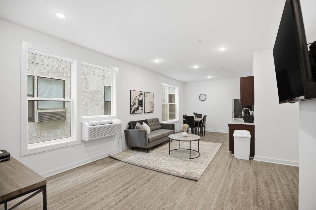 Fairmount Square 1528- 2H · Unit 1/1