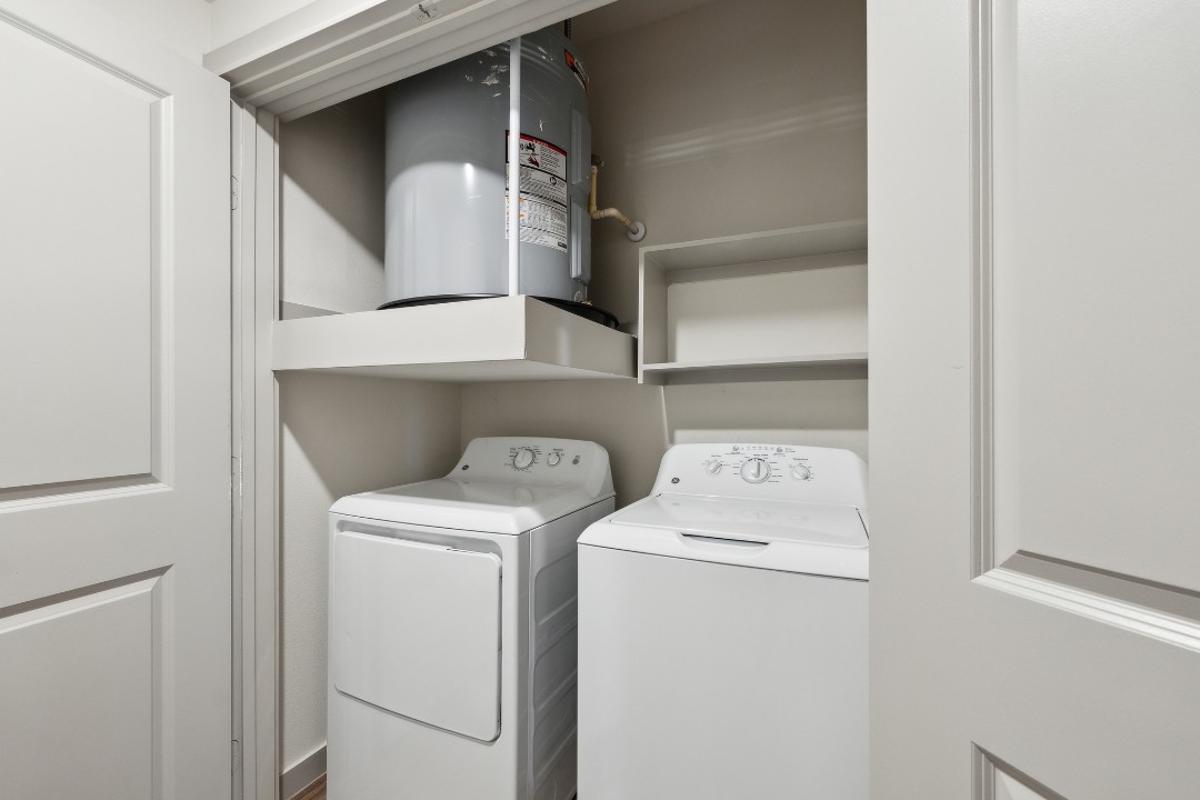 Chisholm Trace · Unit 422 2/2
