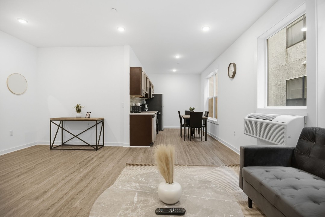 Fairmount Square 1528- 2C · Unit 1/1