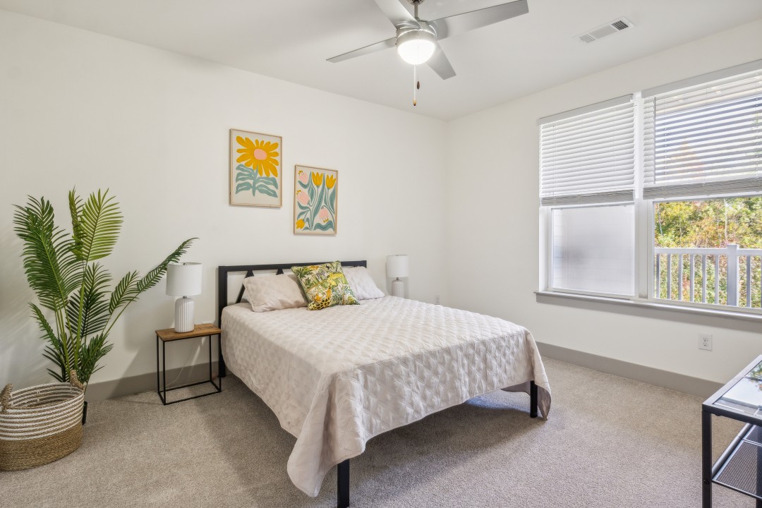 Overlook at Farragut 8207, · Unit 2/2