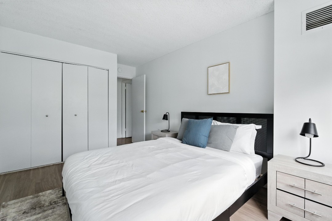 2 Bedrooms · Signature layout