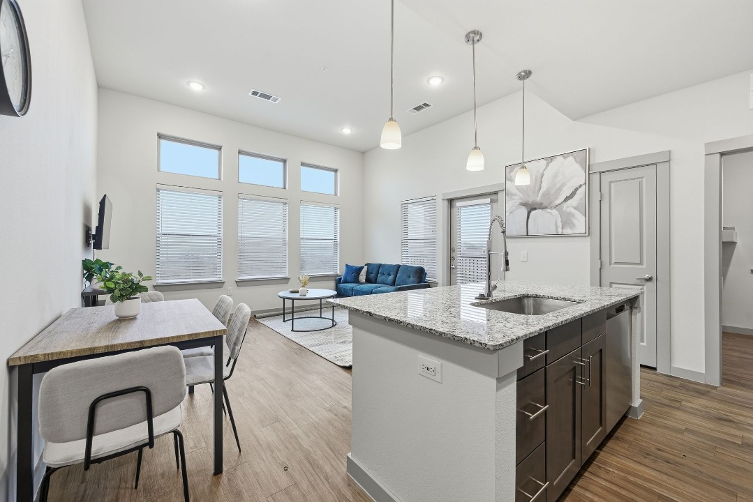 Chisholm Trace · Unit 232 2/2