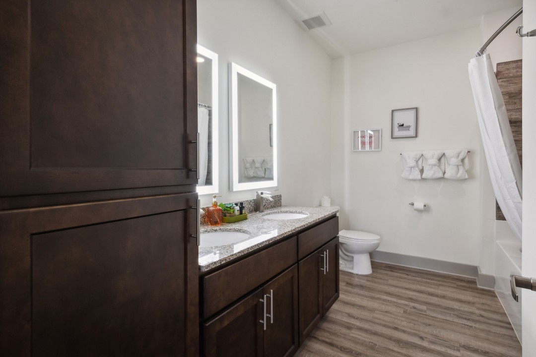 Overlook at Farragut 3305, · Unit 2/2