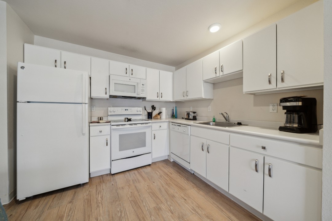 Simplicity At the Rim · Unit 1421 2/2