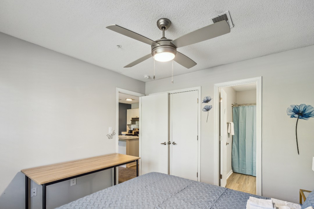 Carlson Bay, 969-203, · Unit 1/1