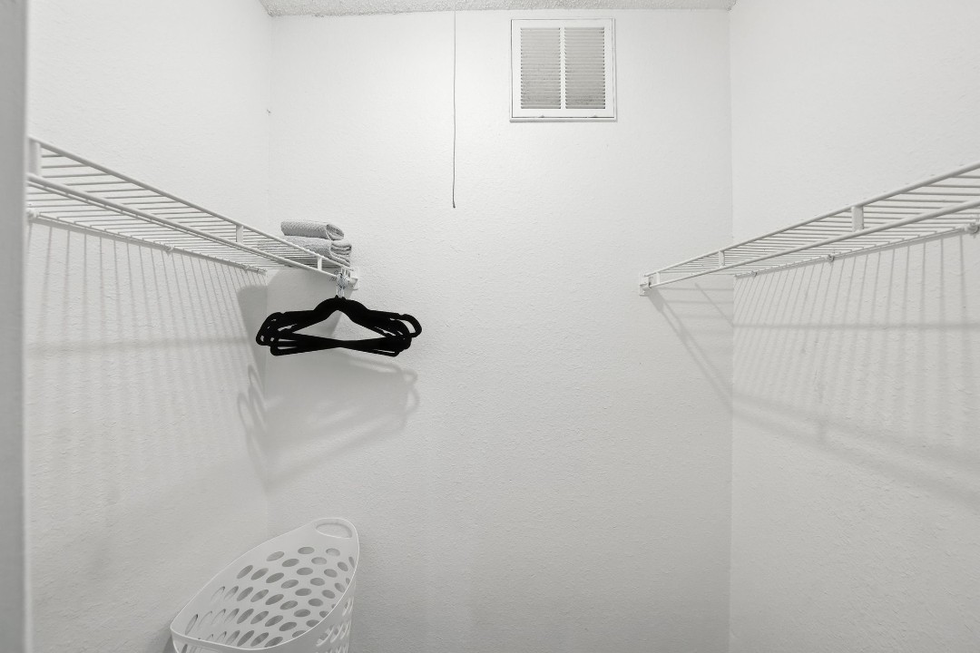 Mueller Flats · Unit 1223 2/2