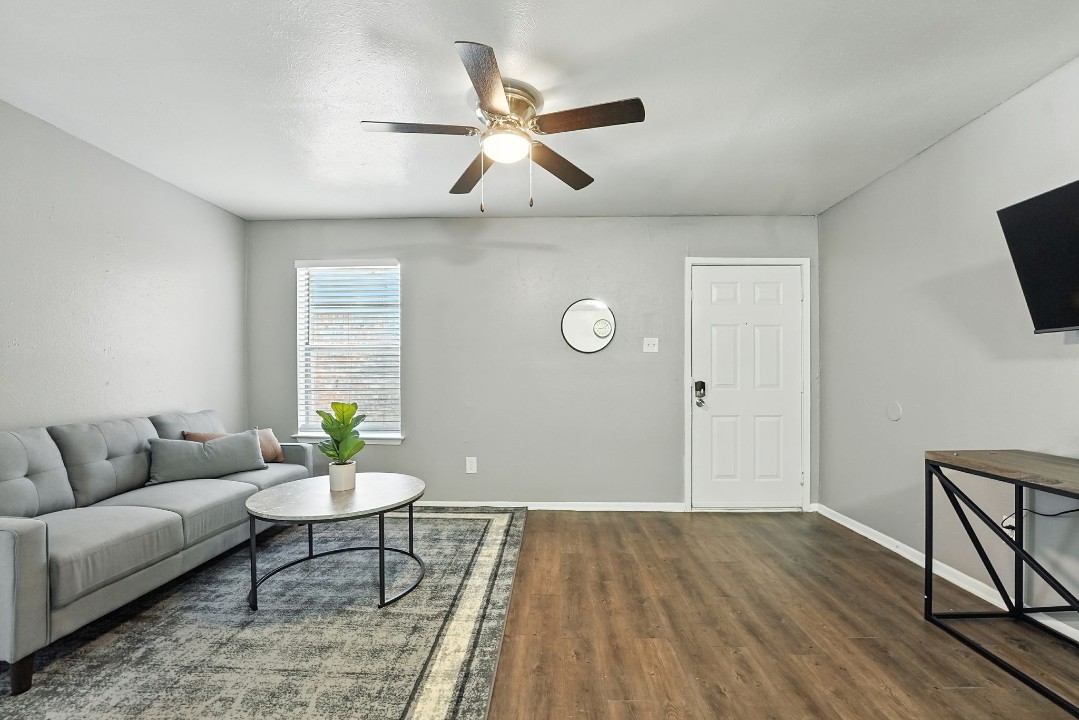 Eureka village · Unit 221 1/1