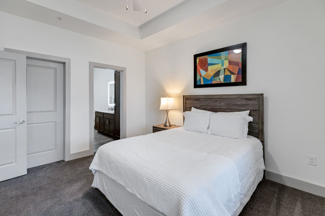 Overlook at Farragut 2302, · Unit 2/2
