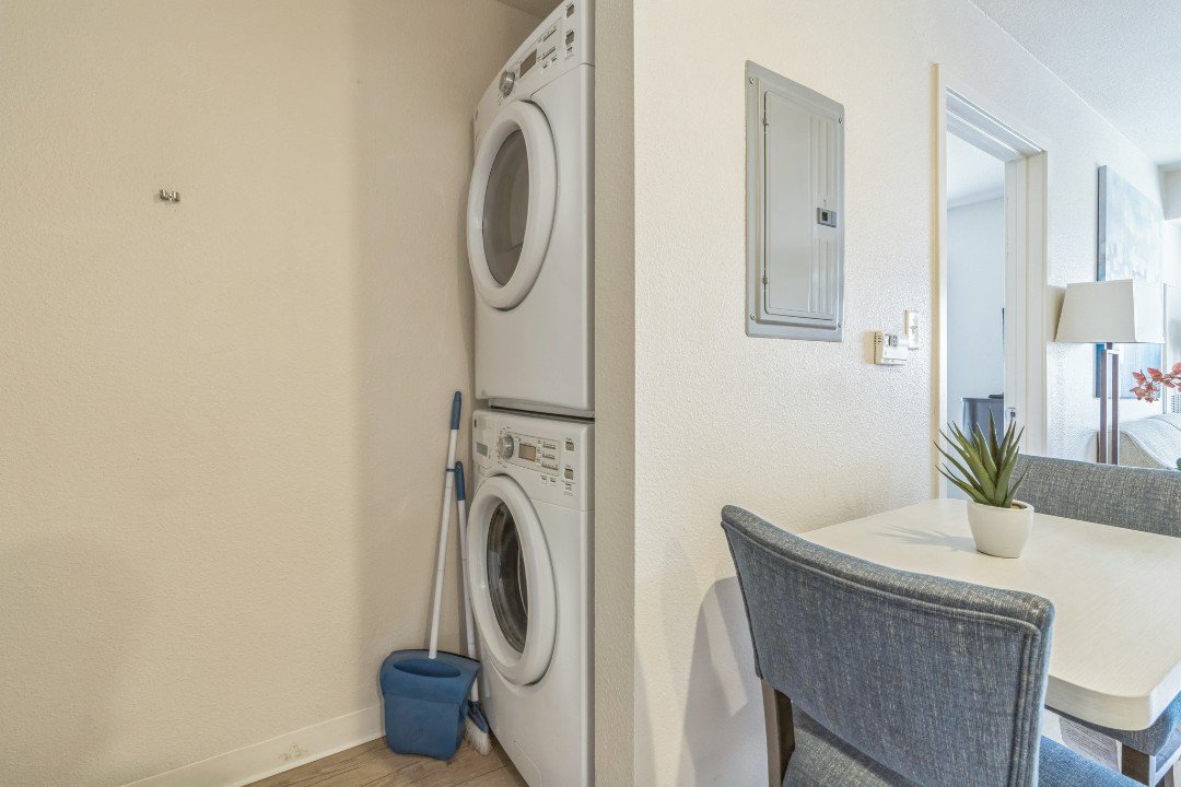 Simplicity At the Rim · Unit 1403 1/1