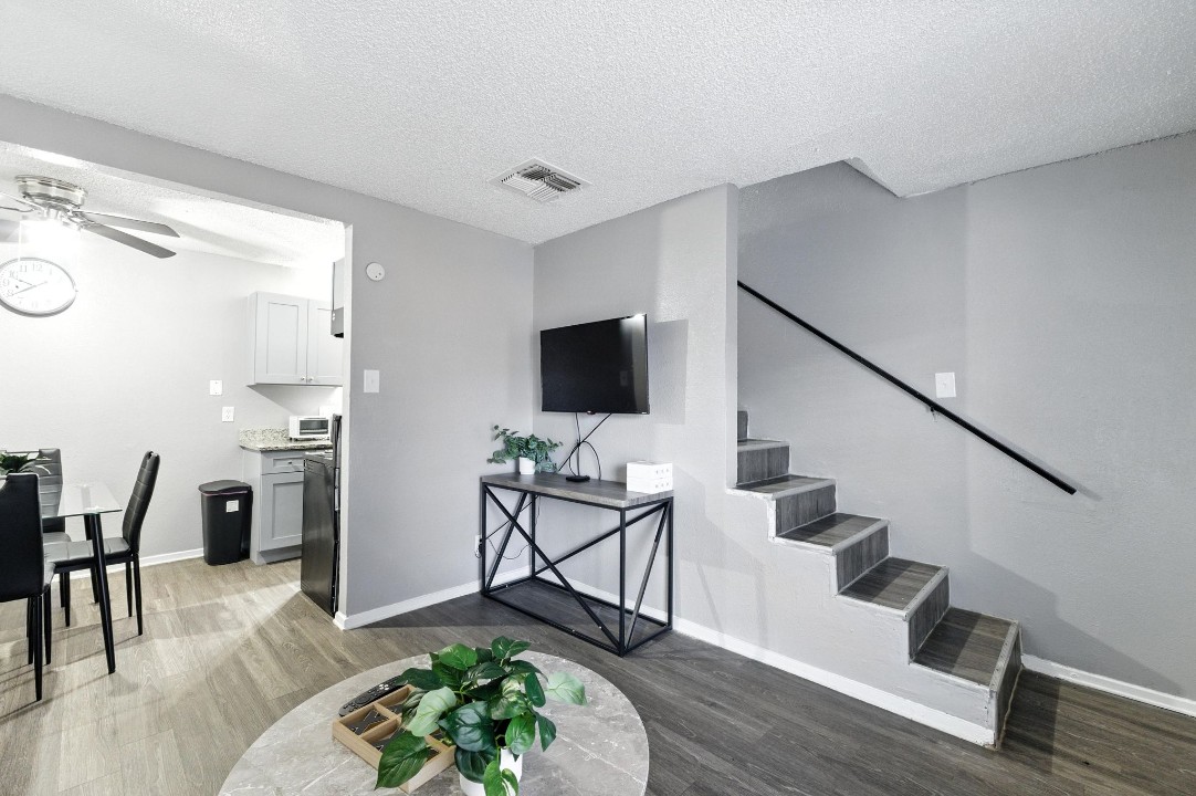 Pioneer Creek 608-03 · Unit 1/1