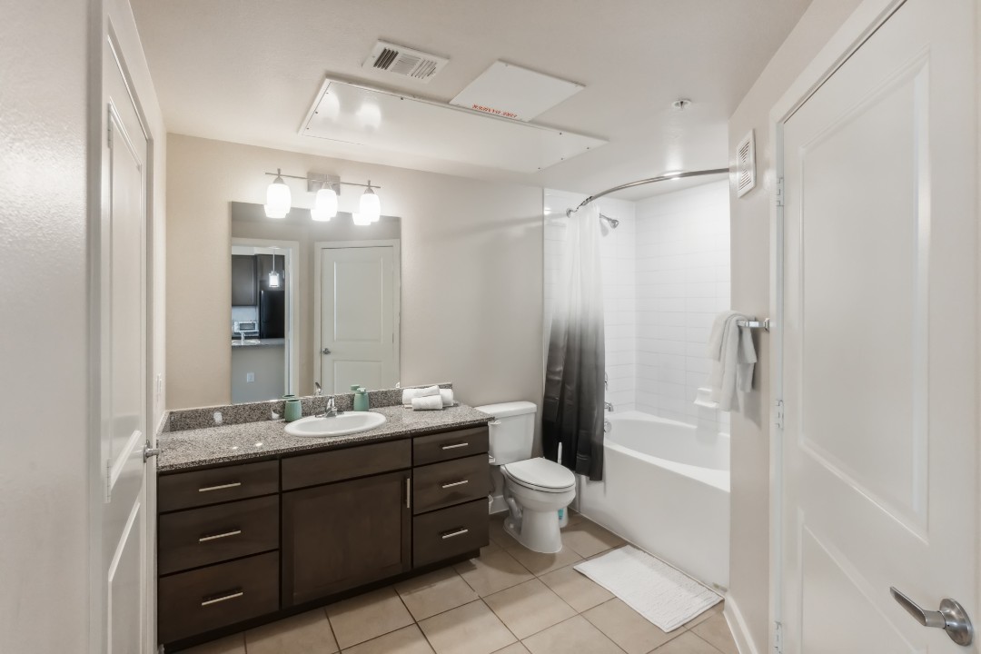 Smart Living Cullen, · Unit 3305 1/1