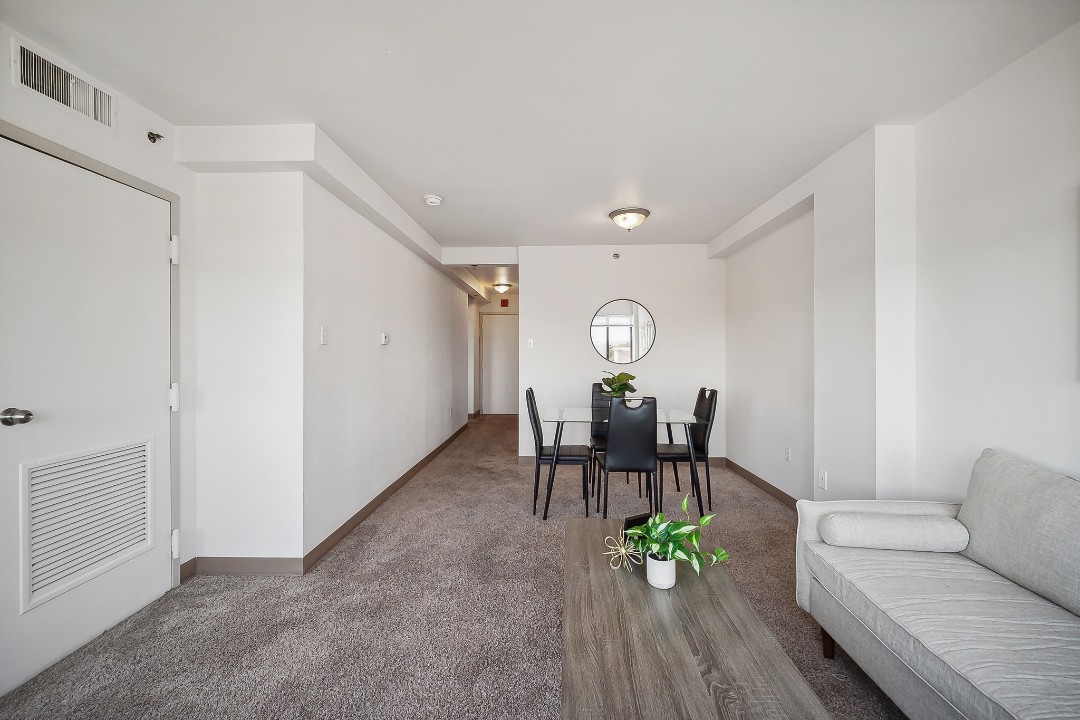 Pa Place 1111, 1br