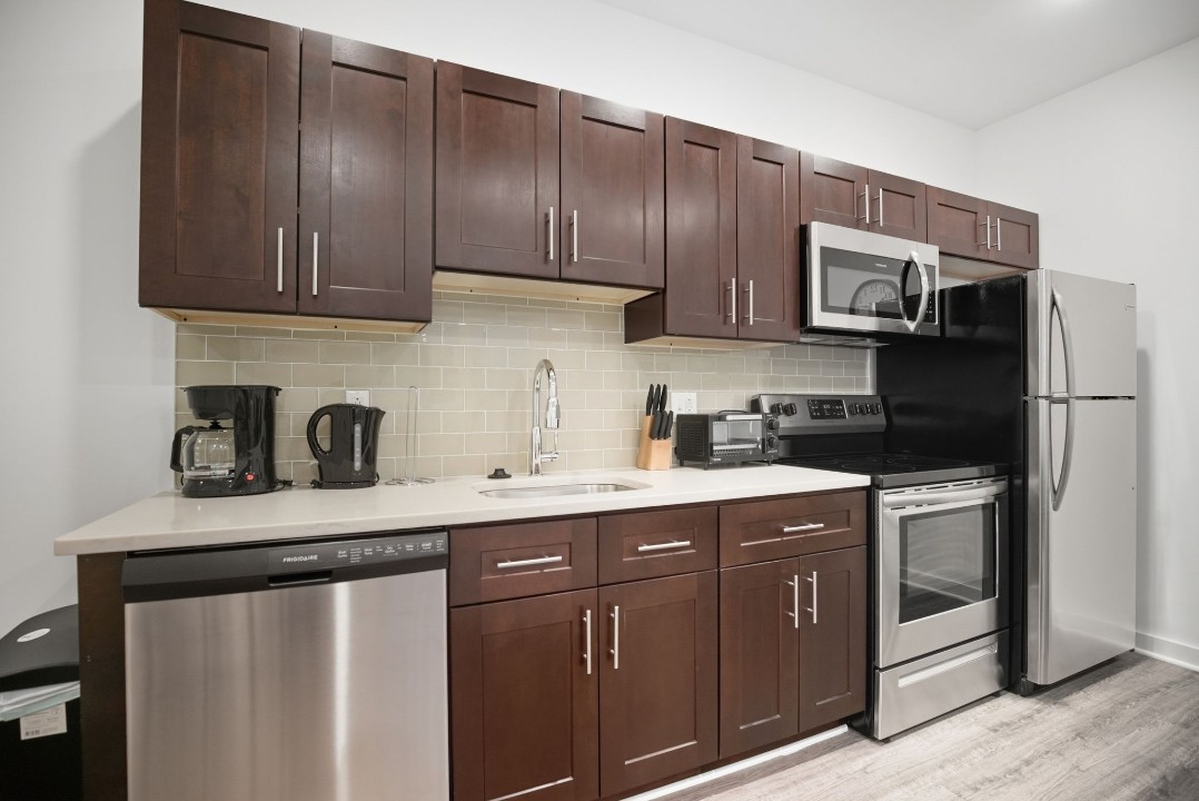 Fairmount Square 1528-2D · Unit 1/1