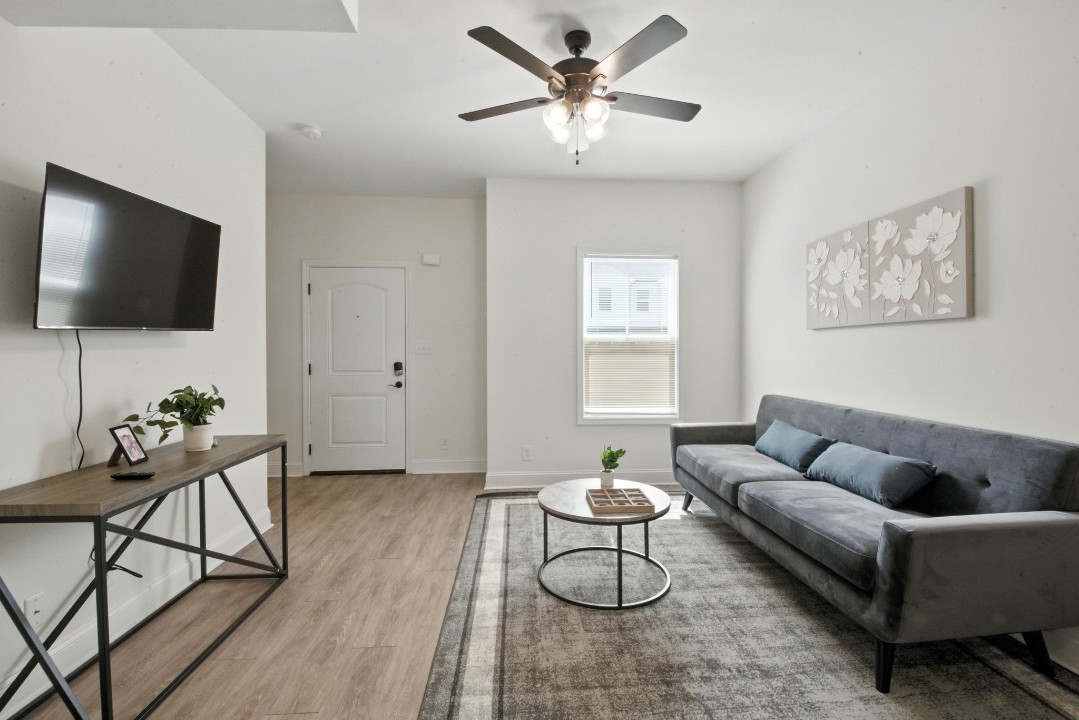 Arte Luxury townhomes O5 2/2.5