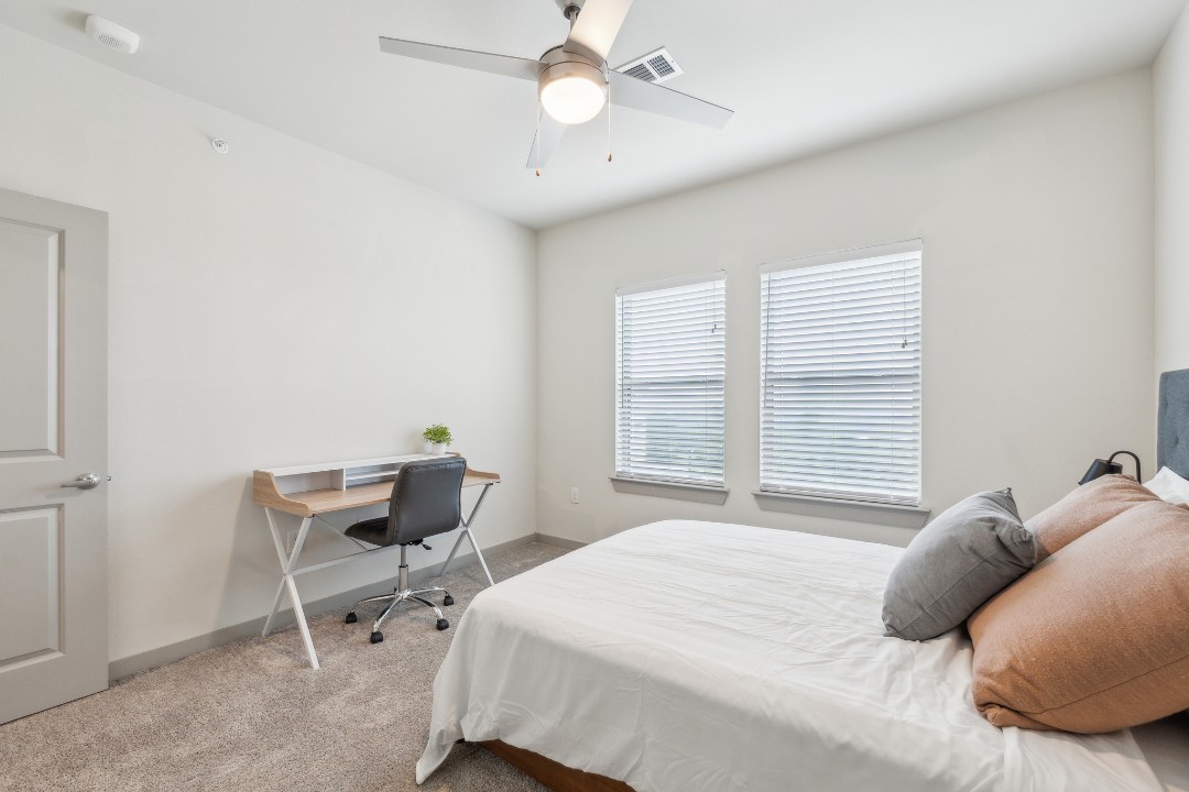 Chisholm Trace · Unit 1233 1/1