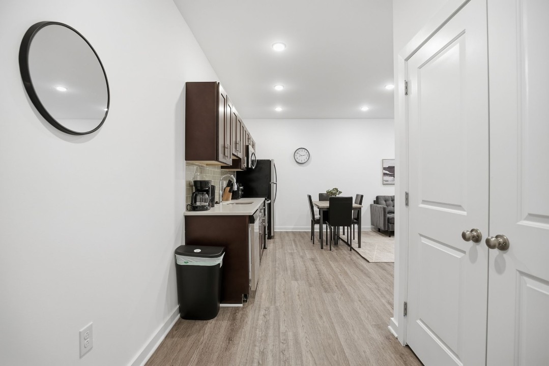 Fairmount Square 1528-2D · Unit 1/1