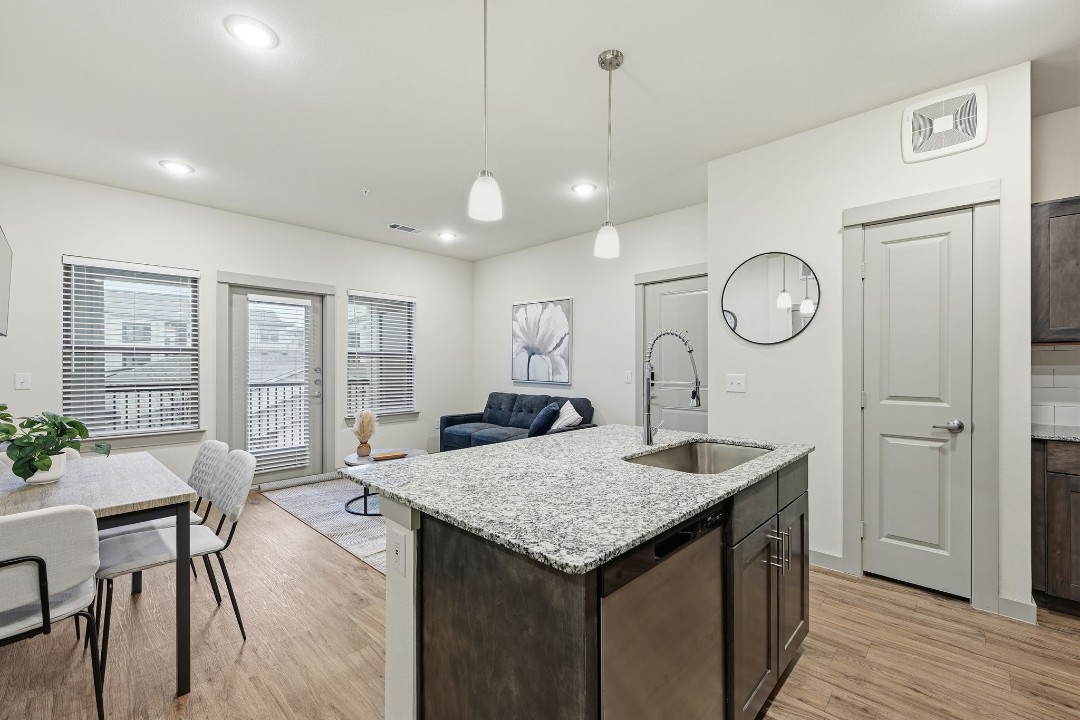 Chisholm Trace · Unit 1236 1/1
