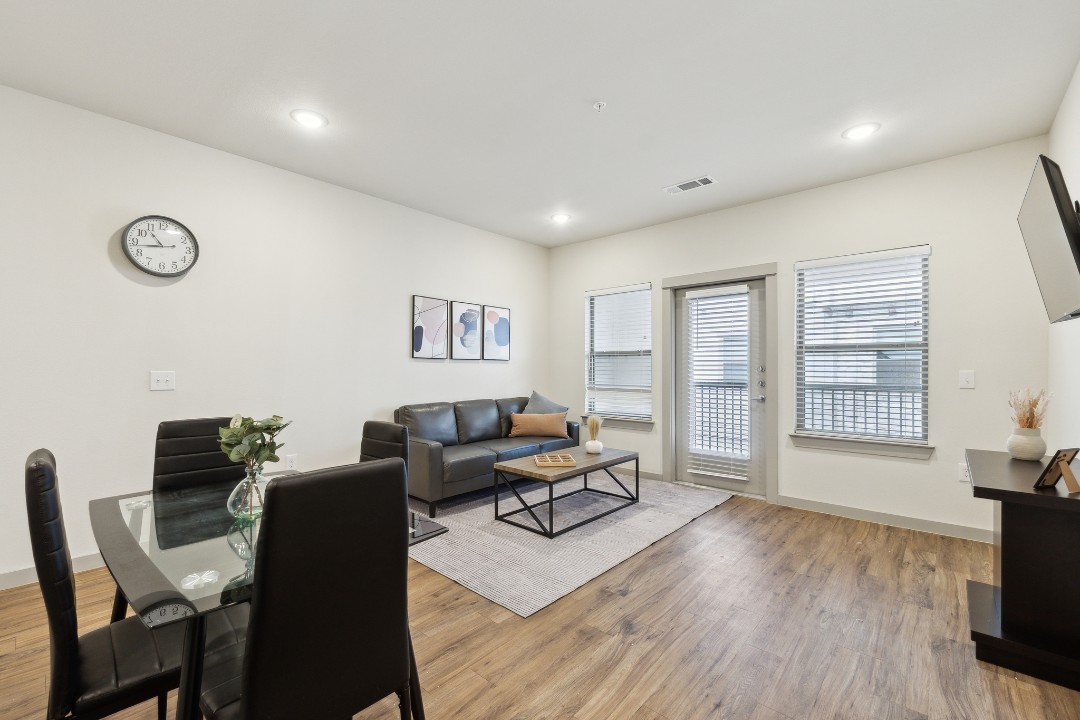 Chisholm Trace · Unit 422 2/2