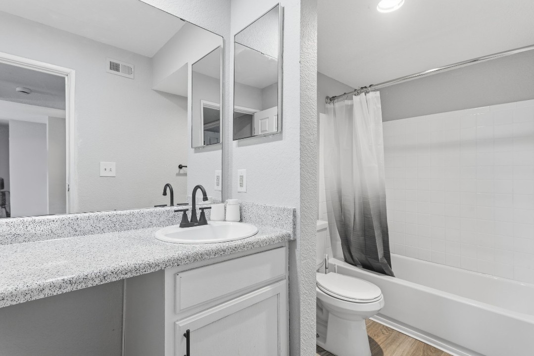 Hillcrest 8312A · Unit 1/1