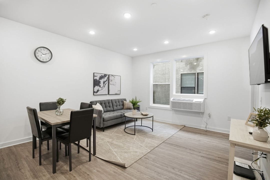 Fairmount Square 1528-3D · Unit 1/1