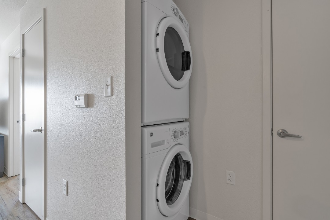 Simplicity At the Rim · Unit 1406 2/2