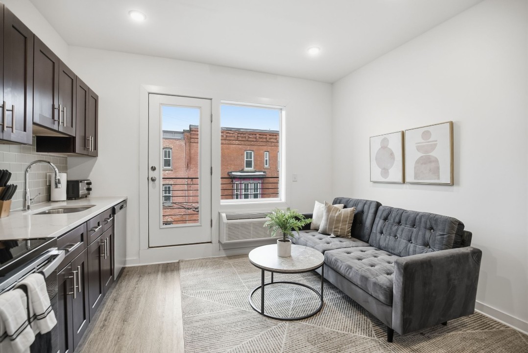 Fairmount Square 1528-3F · Unit 1/1