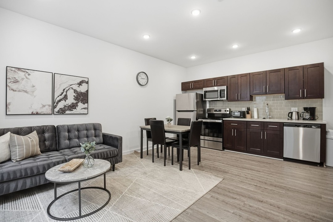 Fairmount Square 1528-3G · Unit 1/1