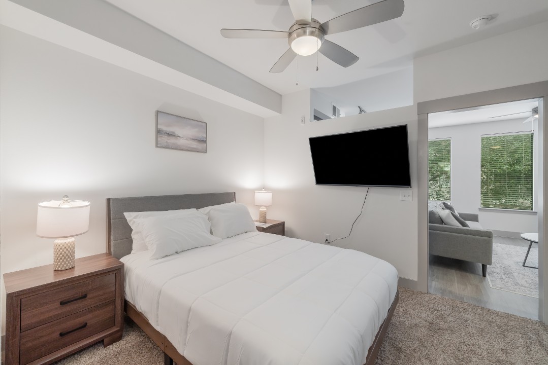 Park West 223, 1br