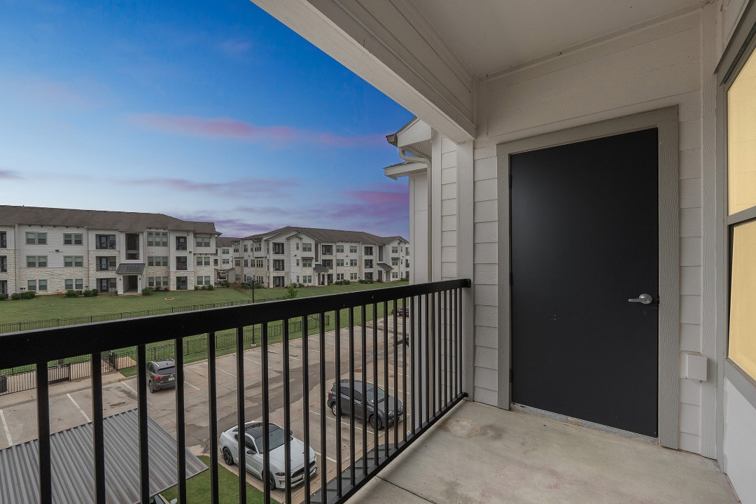 Chisholm Trace · Unit 933 1/1