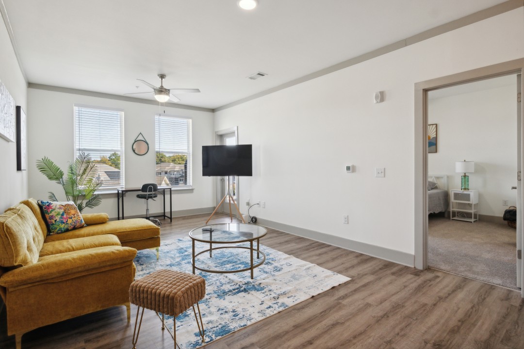Overlook at Farragut 1214, 1BD/1BA