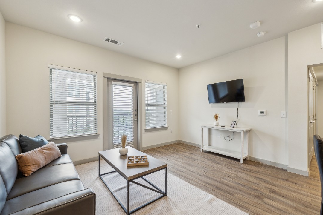 Chisholm Trace · Unit 1022 2/2