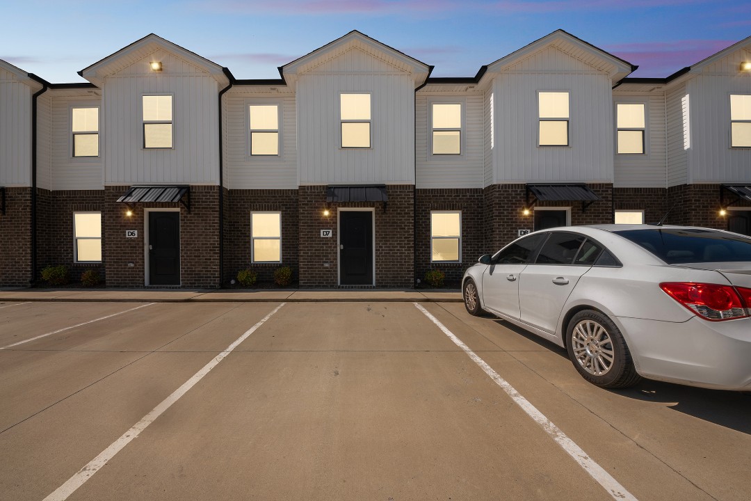 Arte Luxury townhomes D7 2/2.5