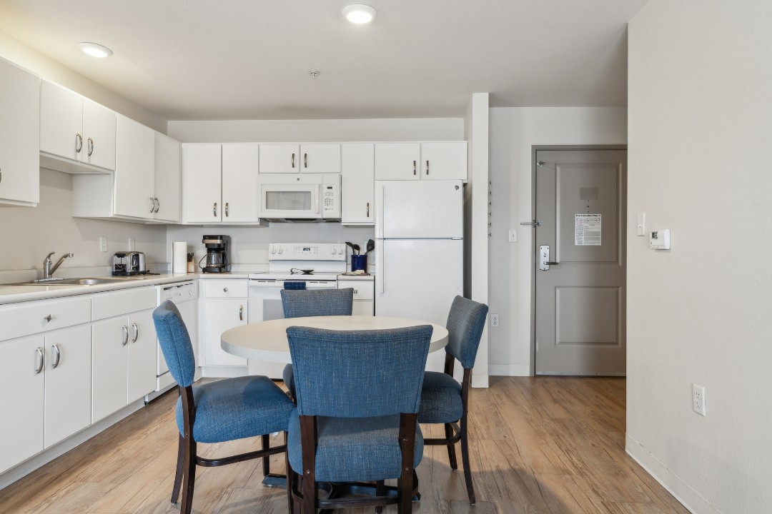 Simplicity At the Rim · Unit 1404 2/2