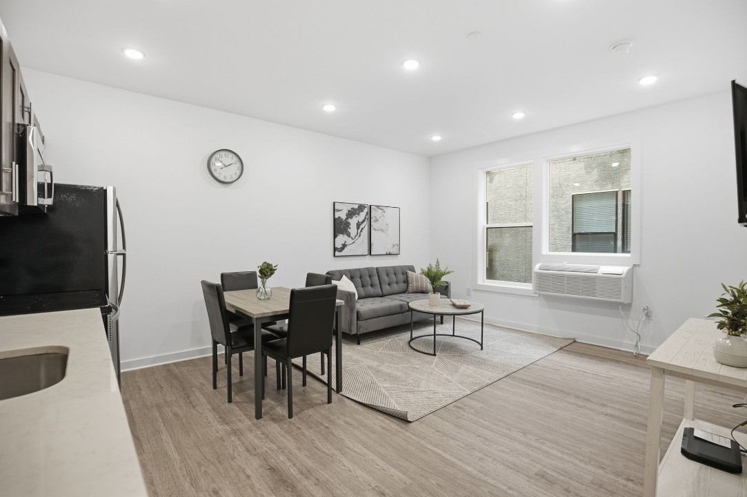 Fairmount Square 1528-3D · Unit 1/1