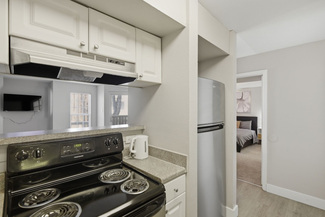 Lincoln Green · Unit 2503 2/2