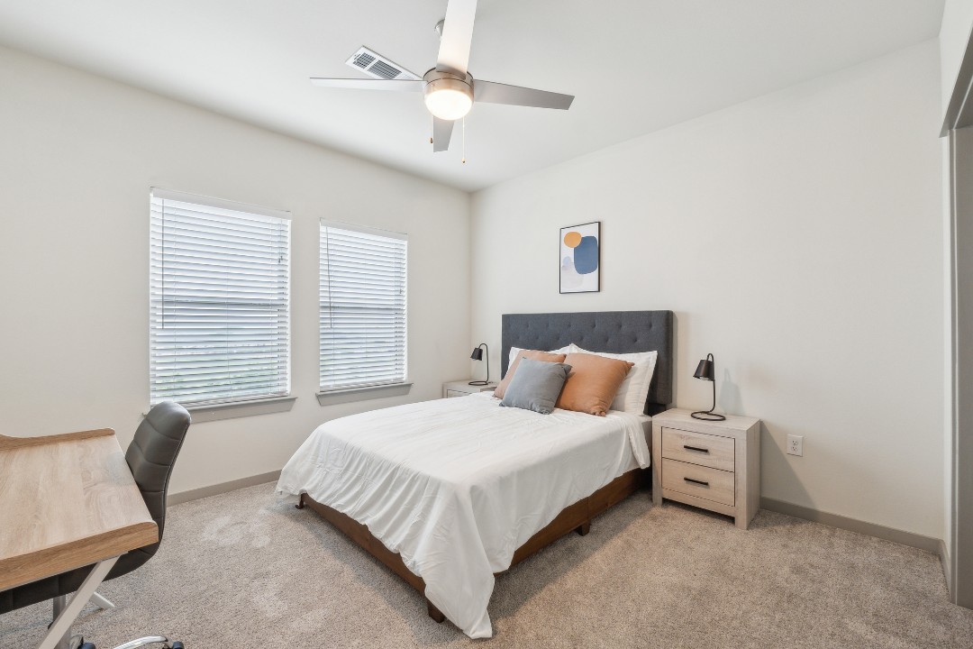 Chisholm Trace · Unit 1233 1/1