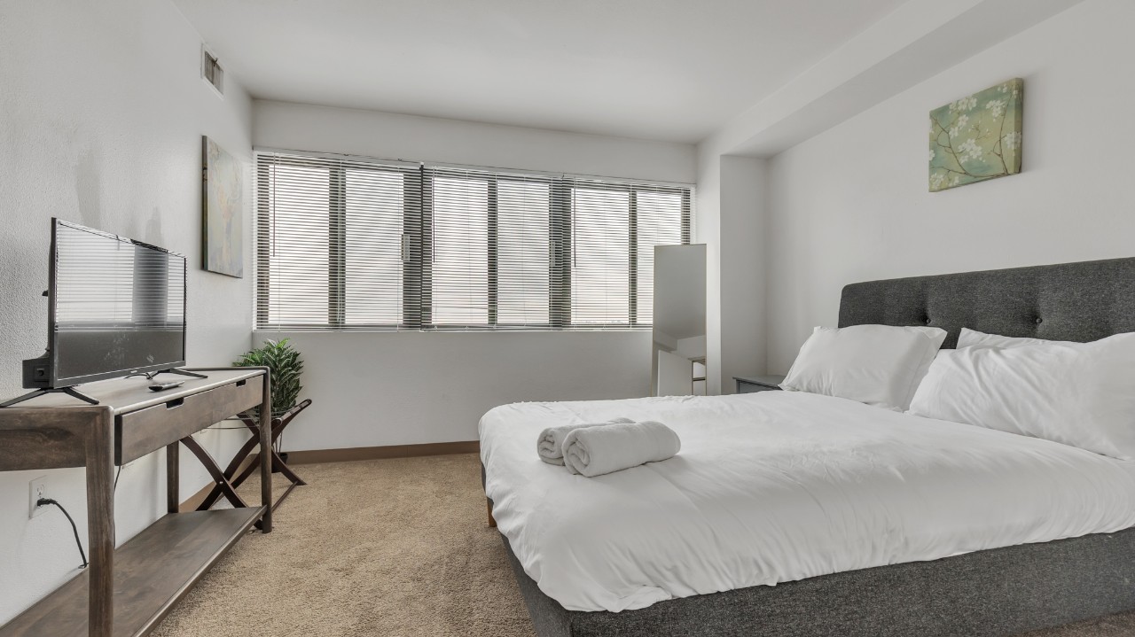 2 Bedrooms · Signature layout