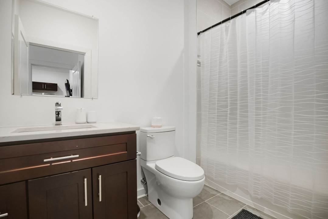 Fairmount Square 1528-2F · Unit 1/1