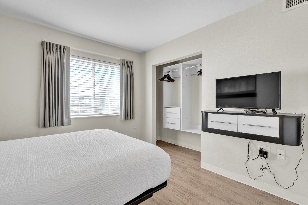 Simplicity At the Rim · Unit 1302 3/2